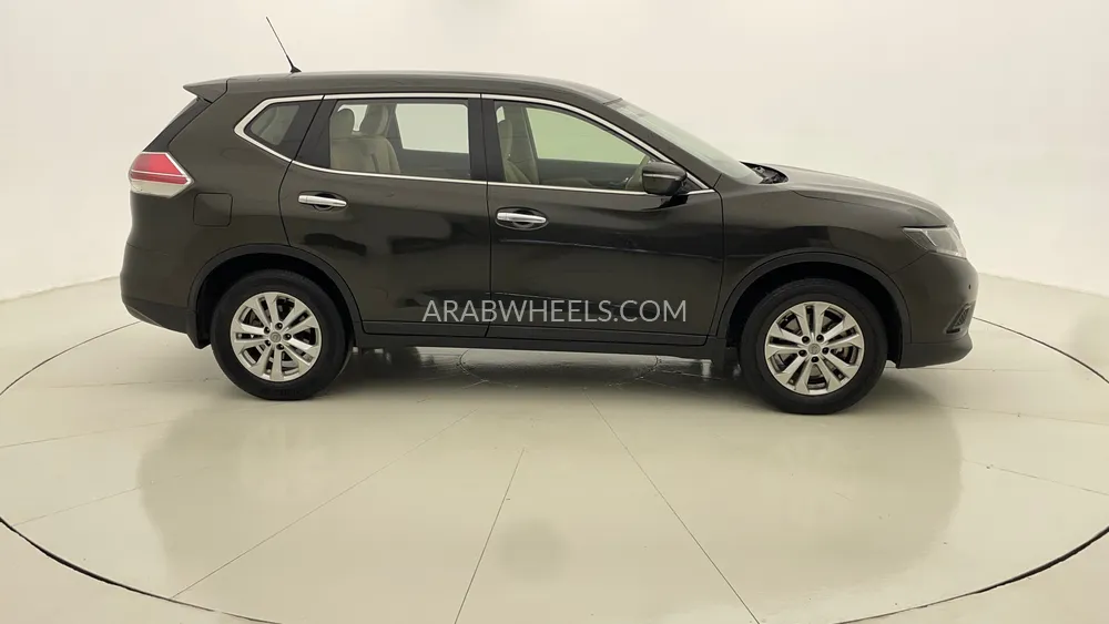 Nissan X-Trail 2016 for Sale in Dubai Image-2