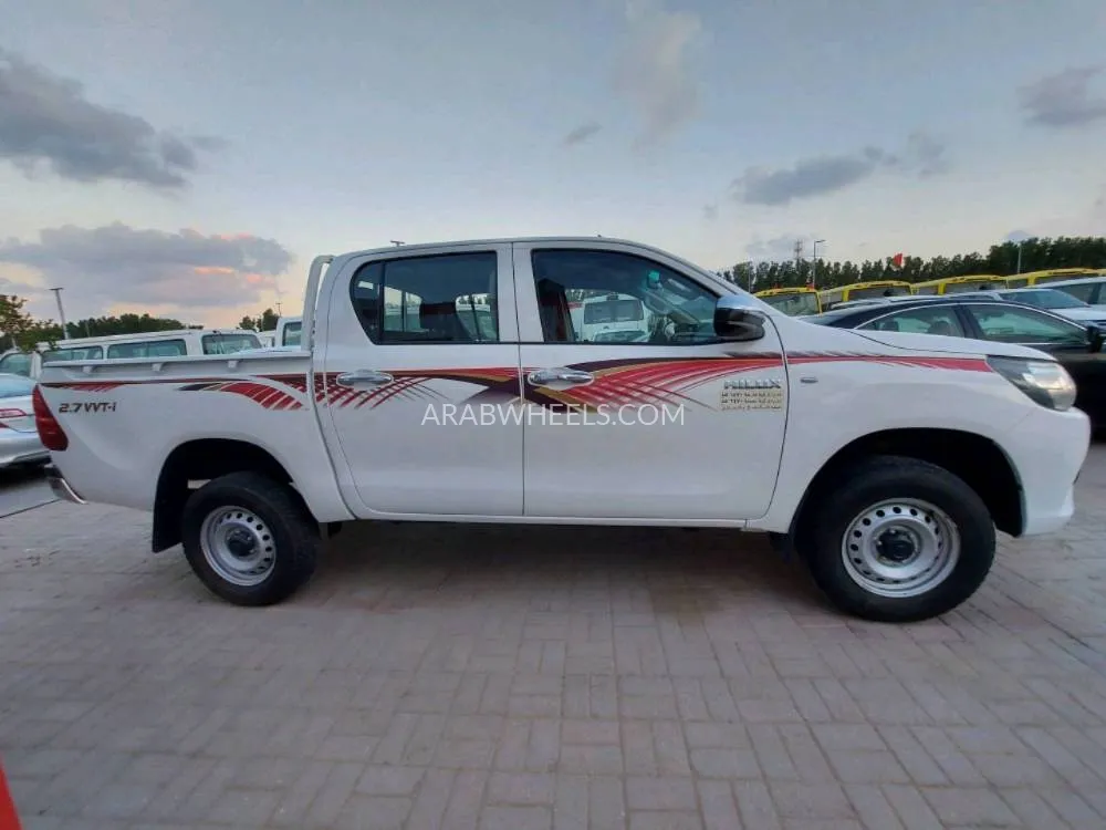 Toyota Hilux 2016 for Sale in Sharjah Image-3