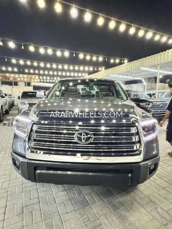 Toyota Tundra 2018 for Sale in Ajman Image-2
