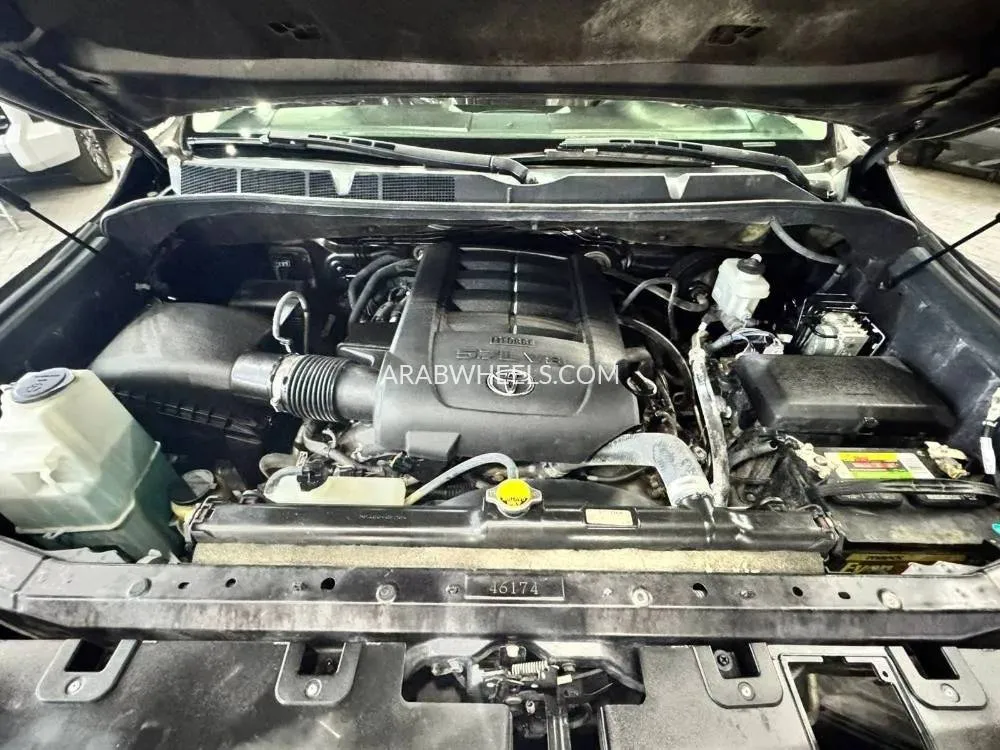 Toyota Tundra 2018 for Sale in Ajman Image-3