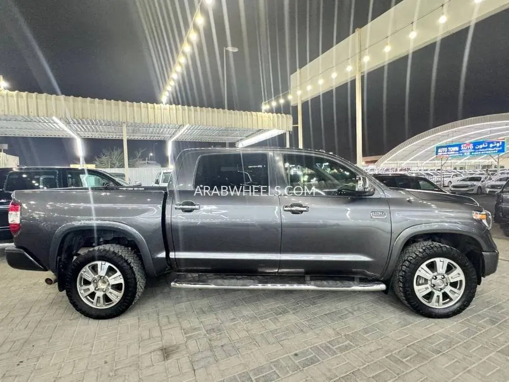 Toyota Tundra 2018 for Sale in Ajman Image-5