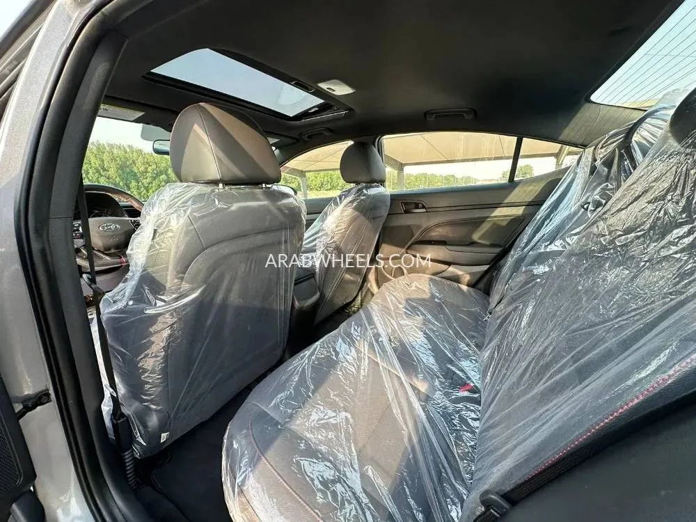 Hyundai Elantra 2018 for Sale in Sharjah Image-11