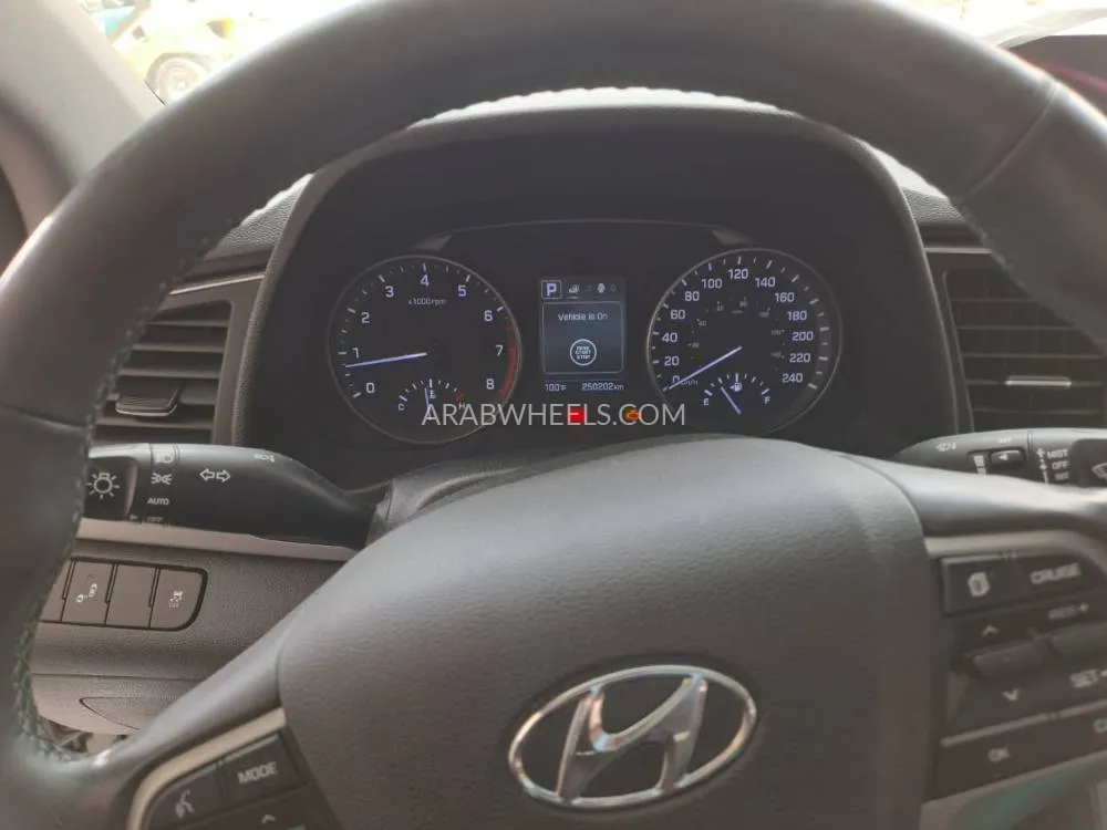 Hyundai Elantra 2017 for Sale in Sharjah Image-17