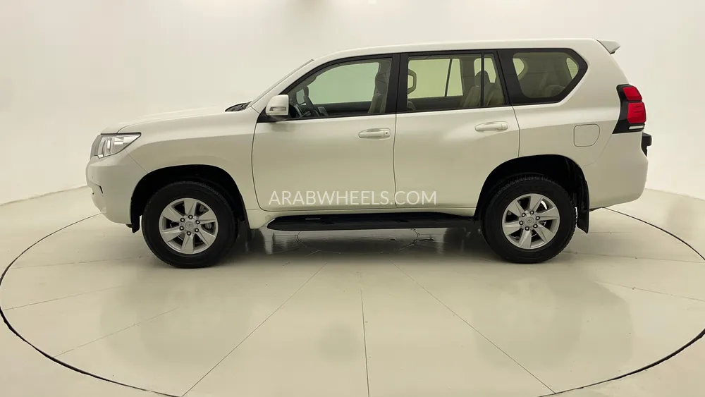 تويوتا لاند كروزر برادو 2023 for Sale in دبي Image-6