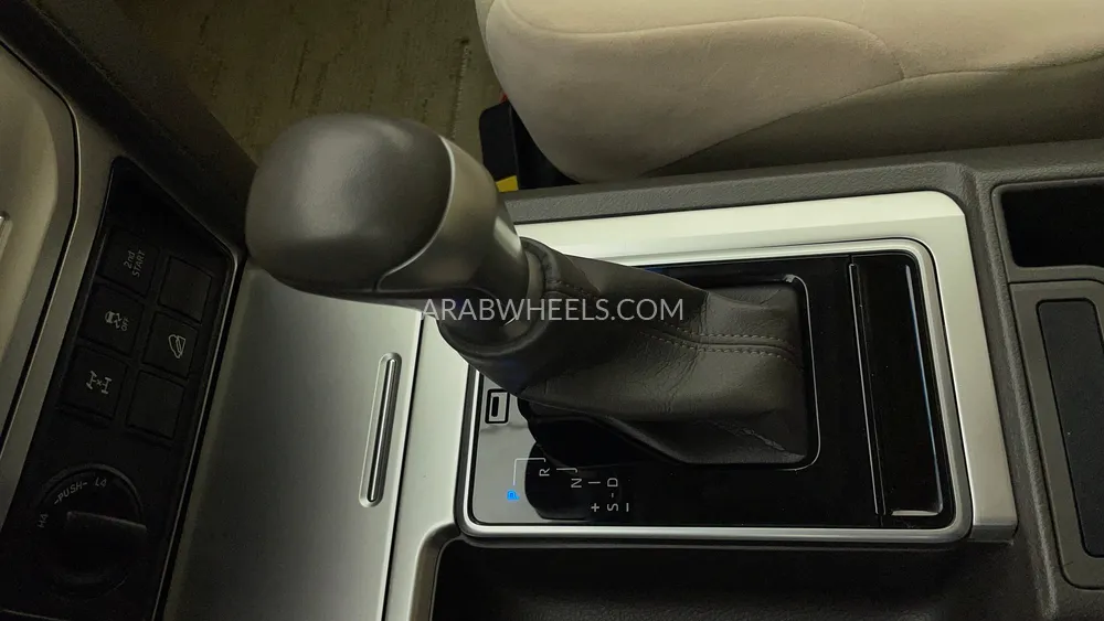 تويوتا لاند كروزر برادو 2023 for Sale in دبي Image-17