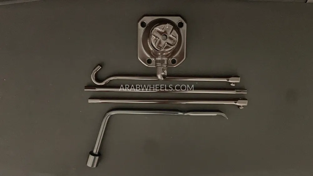 تويوتا لاند كروزر برادو 2023 for Sale in دبي Image-30