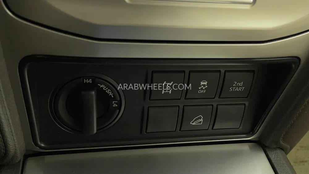 تويوتا لاند كروزر برادو 2023 for Sale in دبي Image-35