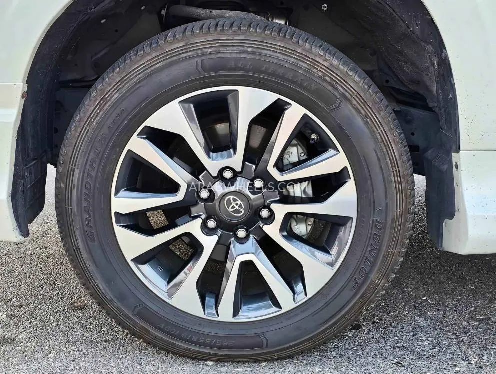 Toyota Land Cruiser Prado 2022 for Sale in Dubai Image-5