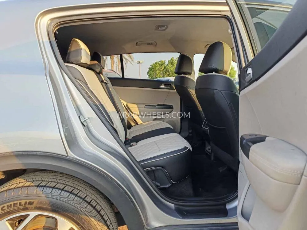 Kia Sportage 2020 for Sale in Dubai Image-12