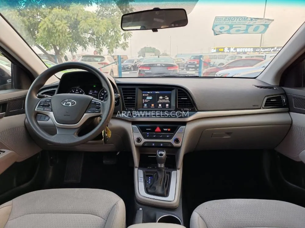 Hyundai Elantra 2017 for Sale in Dubai Image-12