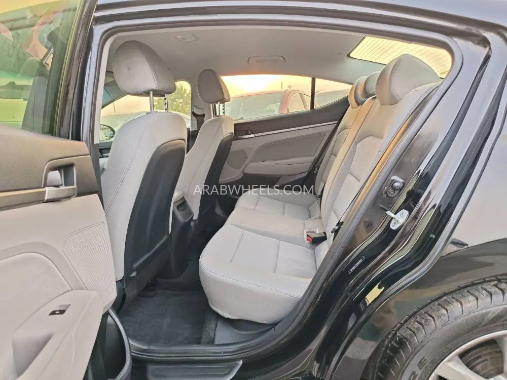 Hyundai Elantra 2017 for Sale in Dubai Image-27