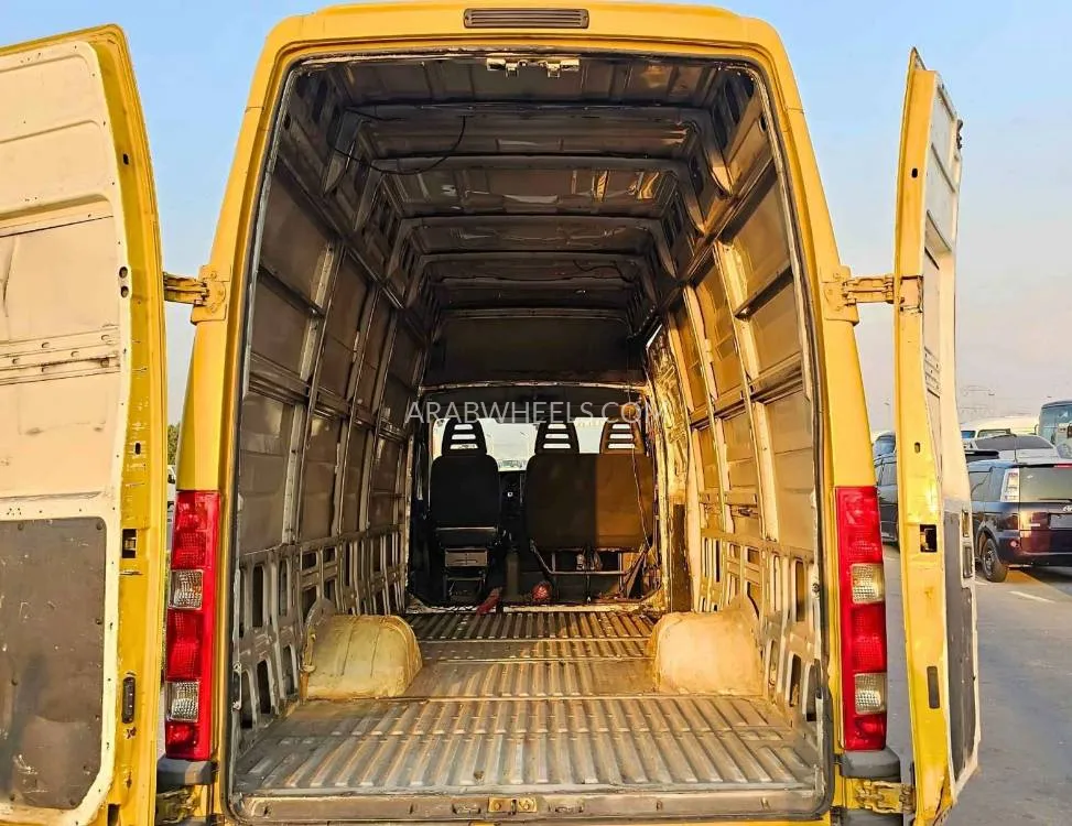 Iveco Daily 2014 for Sale in Dubai Image-17