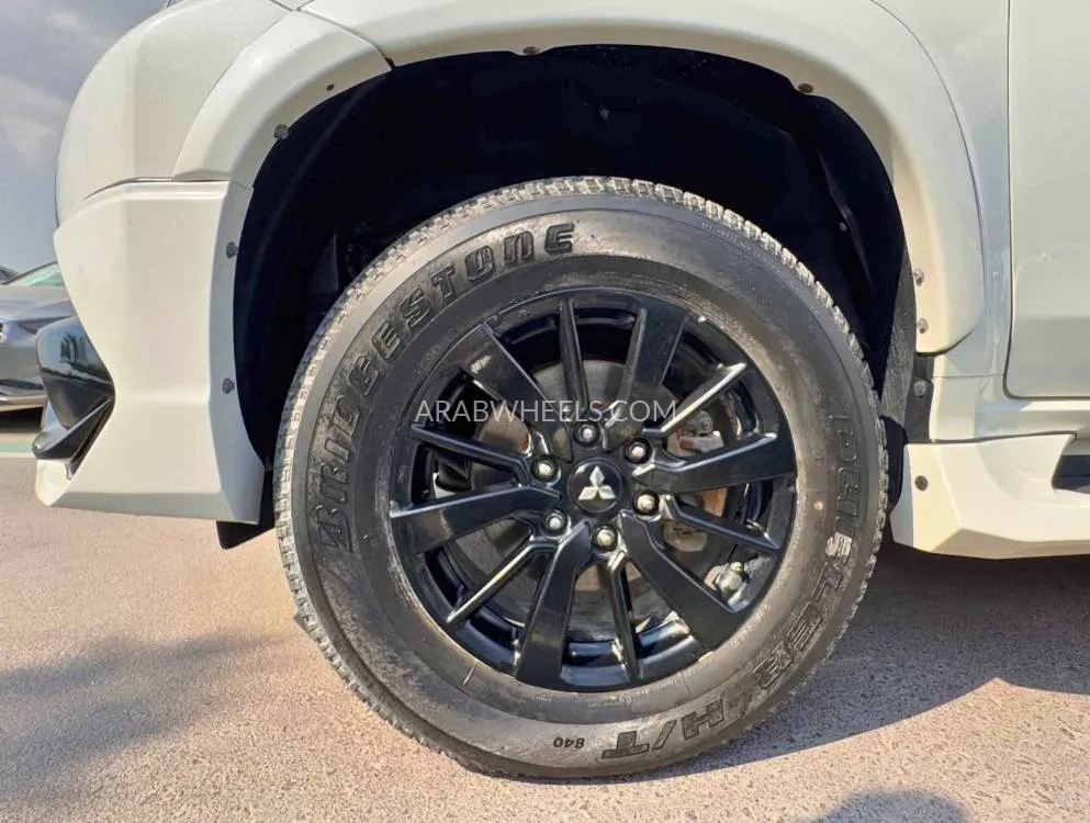 Mitsubishi Montero 2019 for Sale in Dubai Image-6