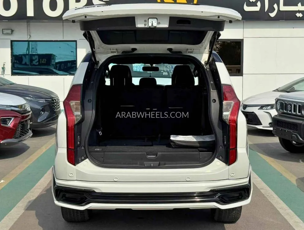 Mitsubishi Montero 2019 for Sale in Dubai Image-7