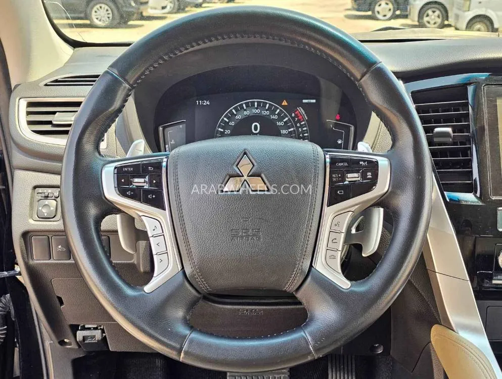 Mitsubishi Montero 2020 for Sale in Dubai Image-12