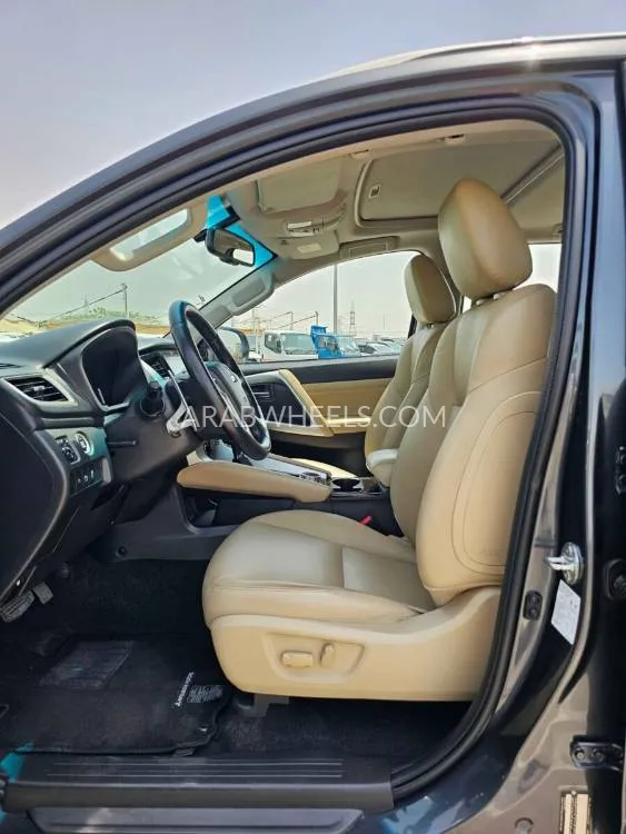 Mitsubishi Montero 2020 for Sale in Dubai Image-20