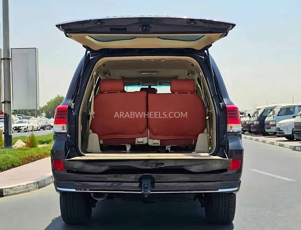 Toyota Land Cruiser 2018 for Sale in Dubai Image-26