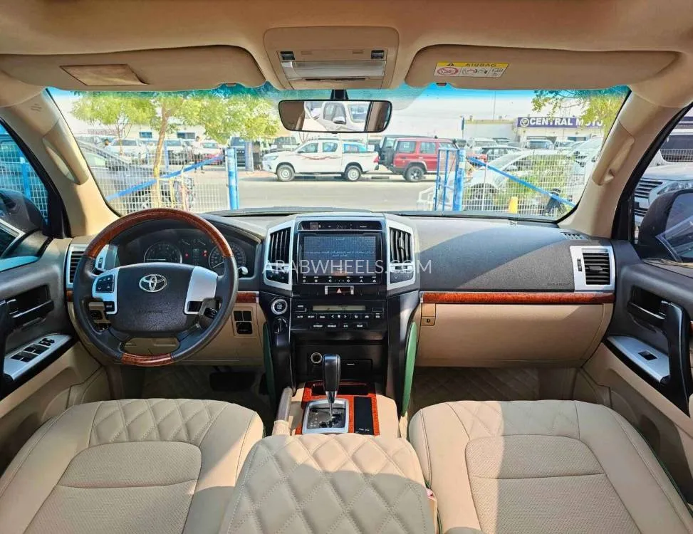 Toyota Land Cruiser 2015 for Sale in Dubai Image-13