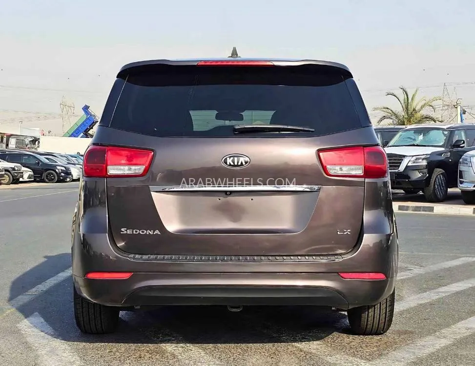 Kia Sedona 2017 for Sale in Dubai Image-1