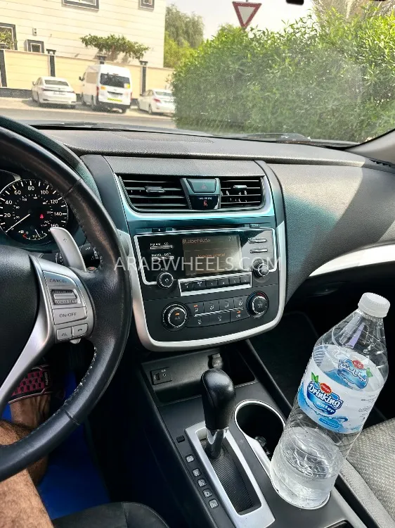 Nissan Altima 2016 for Sale in Dubai Image-10