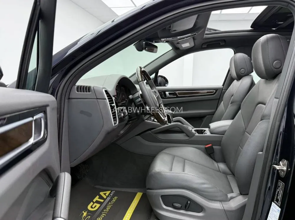 Porsche Cayenne 2022 for Sale in Dubai Image-14