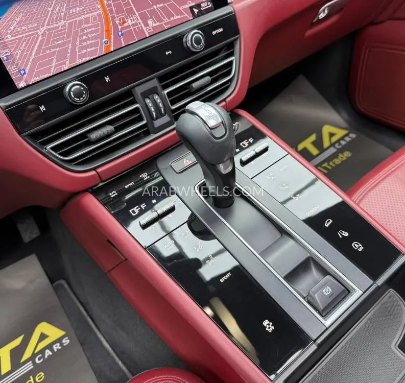 Porsche Macan 2022 for Sale in Dubai Image-7