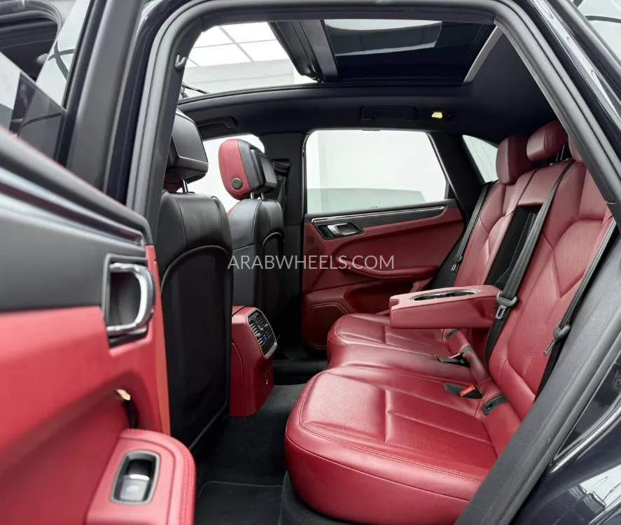 Porsche Macan 2022 for Sale in Dubai Image-15