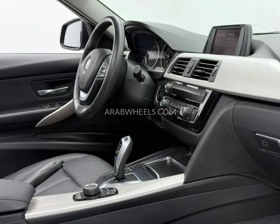 BMW 3 series 2018 for Sale in Dubai Image-13