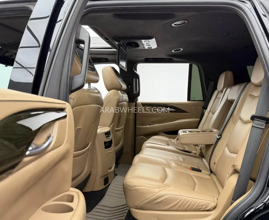 Cadillac Escalade 2018 for Sale in Dubai Image-18