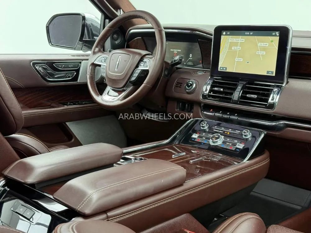 Lincoln Navigator 2018 for Sale in Dubai Image-3