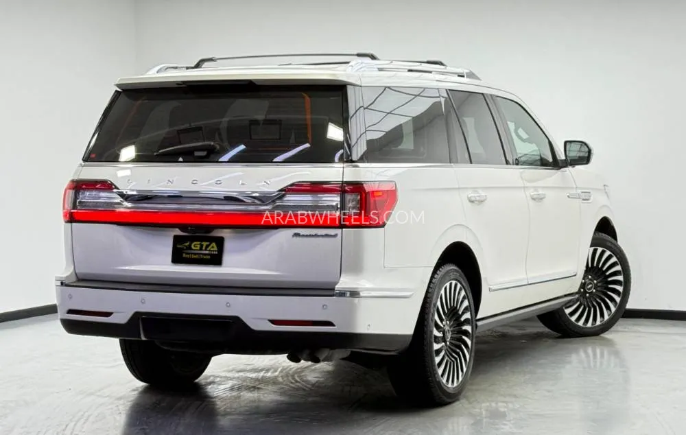 Lincoln Navigator 2018 for Sale in Dubai Image-8
