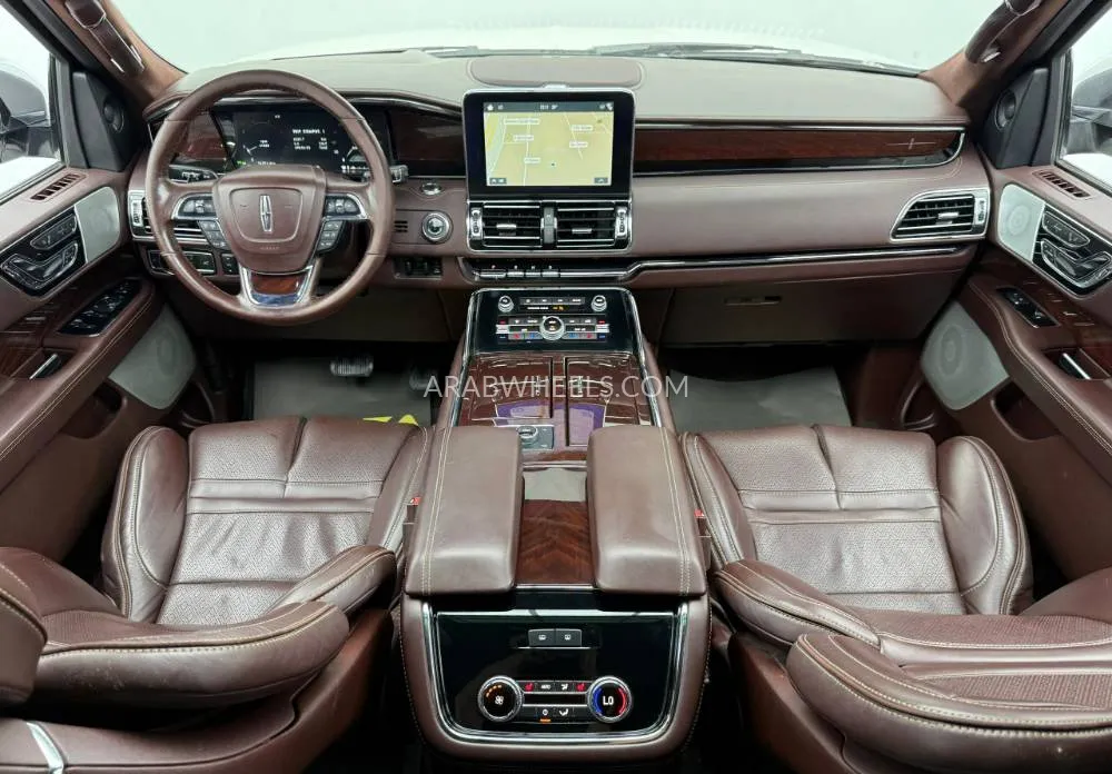 Lincoln Navigator 2018 for Sale in Dubai Image-11