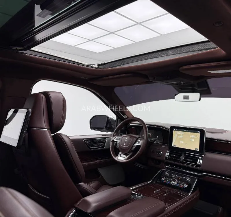 Lincoln Navigator 2018 for Sale in Dubai Image-13