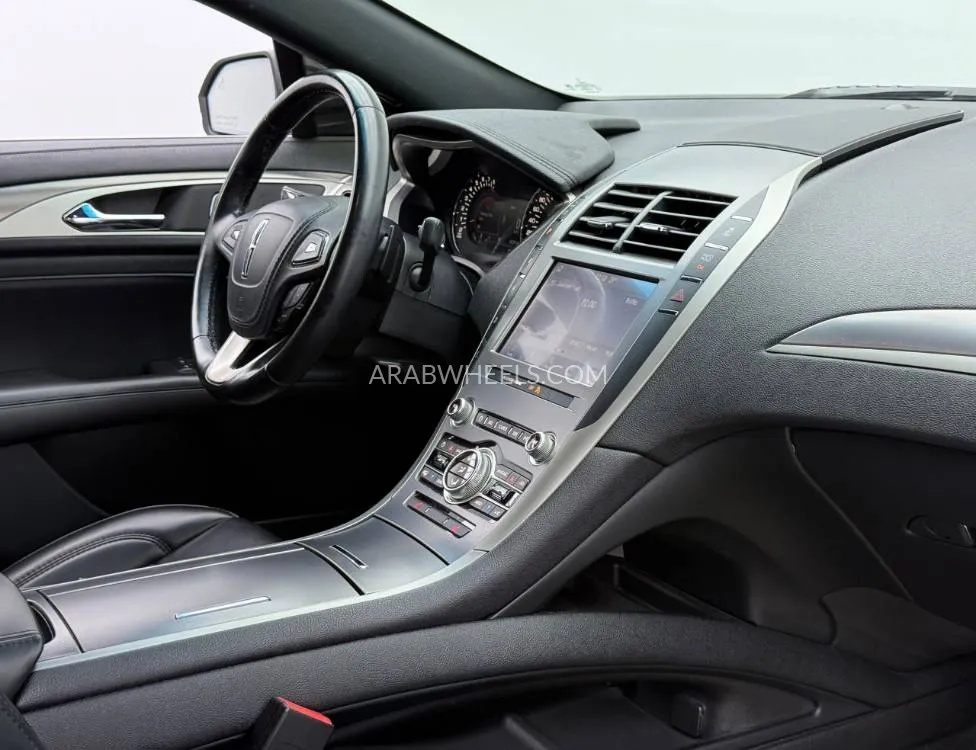 لينكون MKZ 2019 for Sale in دبي Image-7