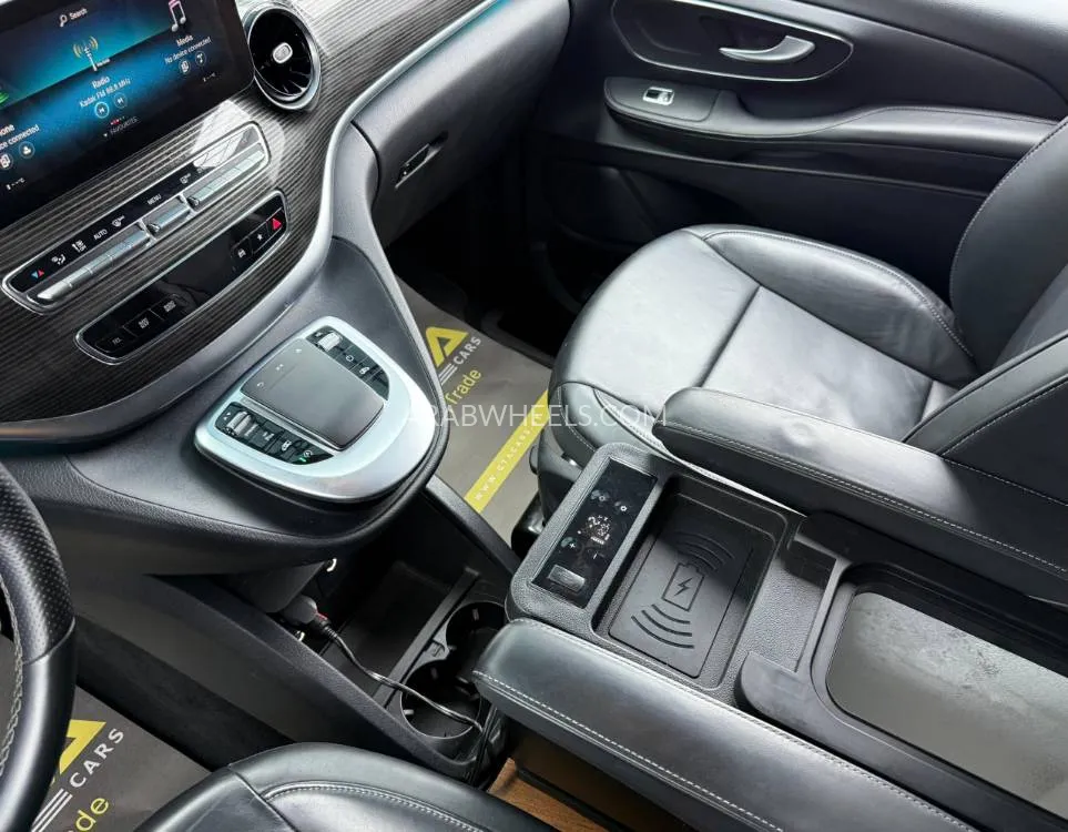 Mercedes Benz V Class 2021 for Sale in Dubai Image-1