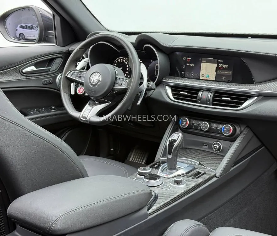 الفا روميو ستيلفيو 2024 for Sale in دبي Image-12