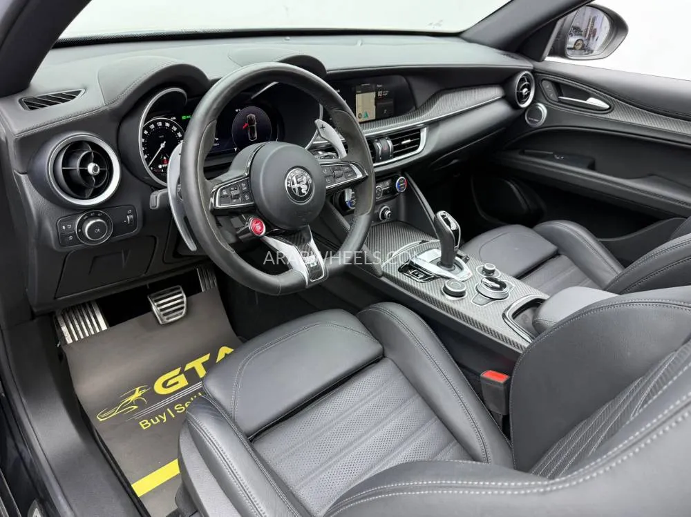 الفا روميو ستيلفيو 2024 for Sale in دبي Image-17