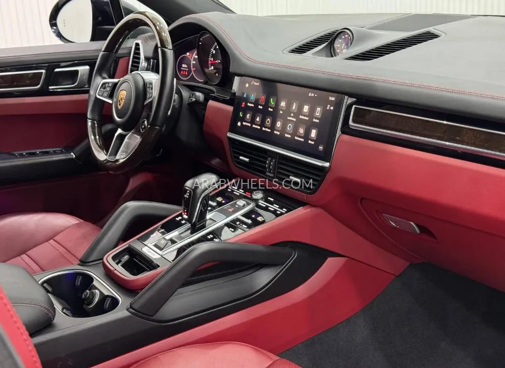 Porsche Cayenne 2022 for Sale in Dubai Image-12