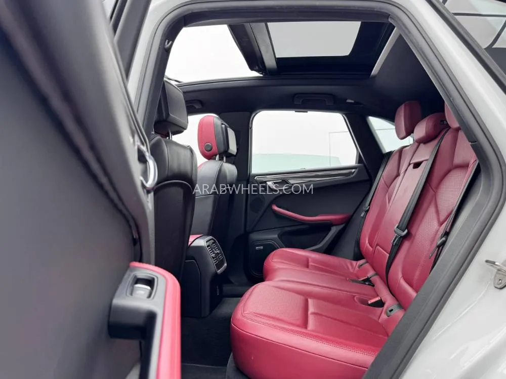 Porsche Macan 2017 for Sale in Dubai Image-15