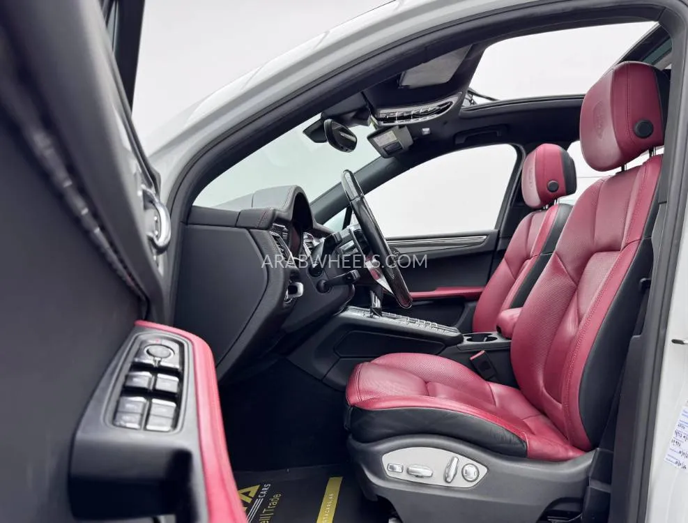 Porsche Macan 2017 for Sale in Dubai Image-16