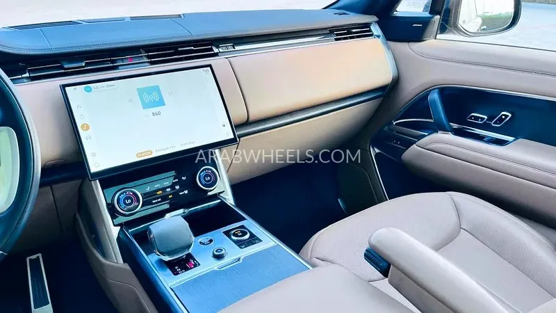 Land Rover Range Rover 2024 for Sale in Fujairah Image-17
