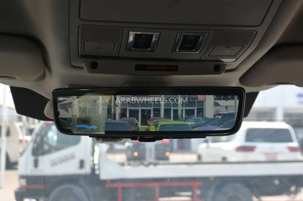 Land Rover Defender 2020 for Sale in Sharjah Image-11