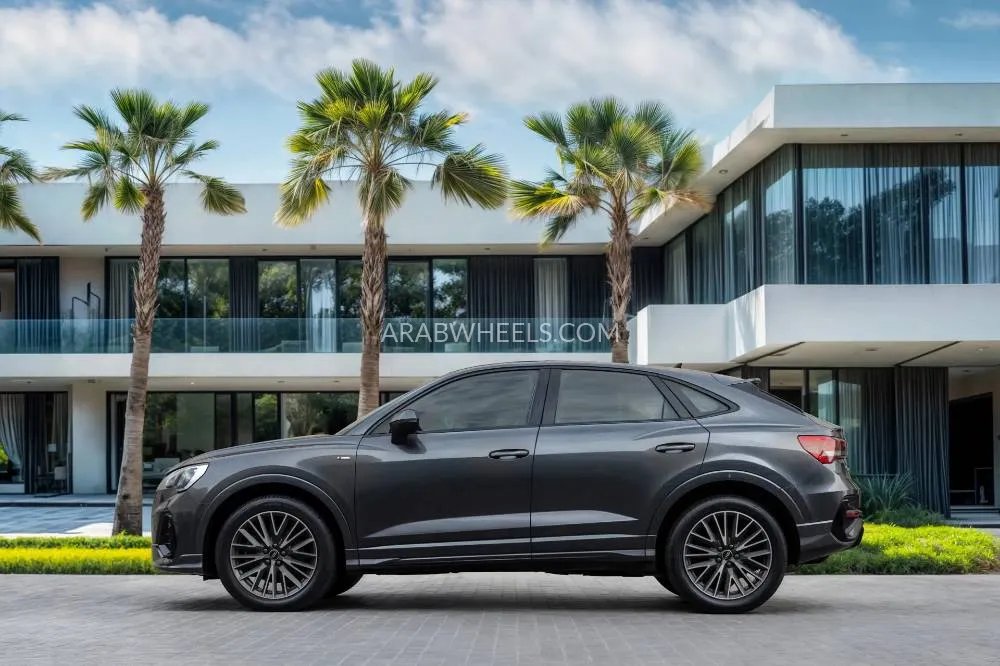 Audi Q3 2022 for Sale in Dubai Image-2