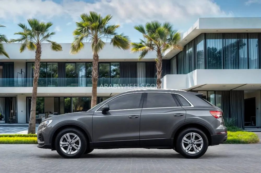 Audi Q3 2023 for Sale in Dubai Image-2