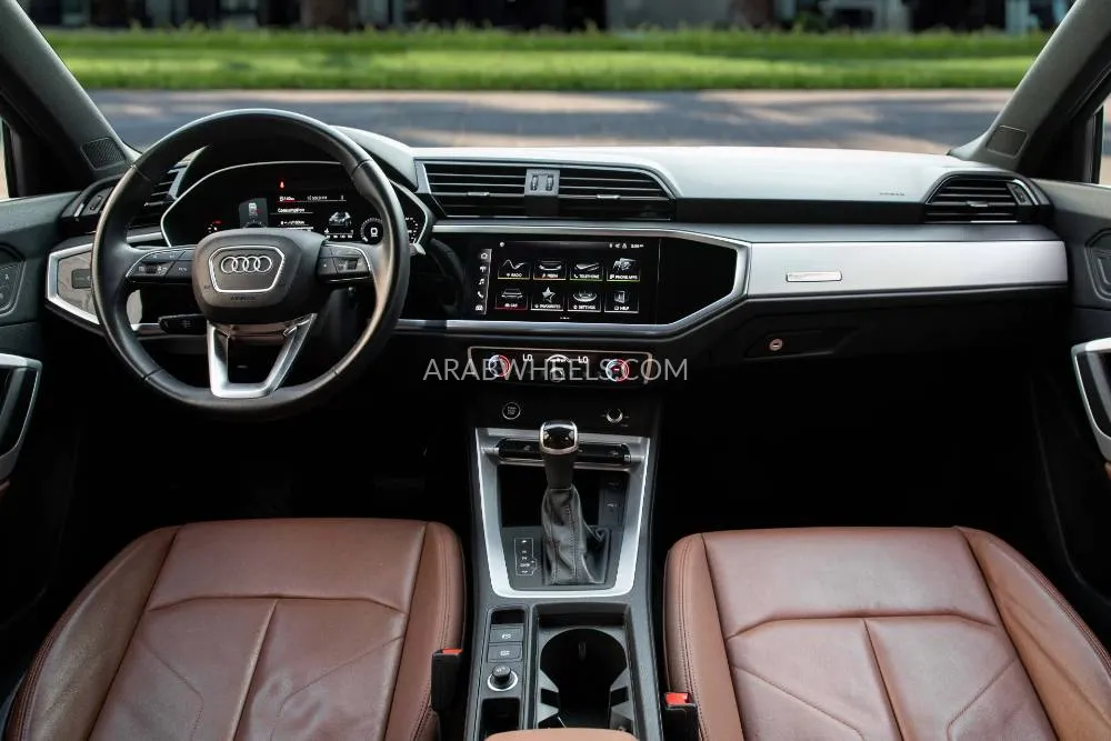 Audi Q3 2023 for Sale in Dubai Image-8