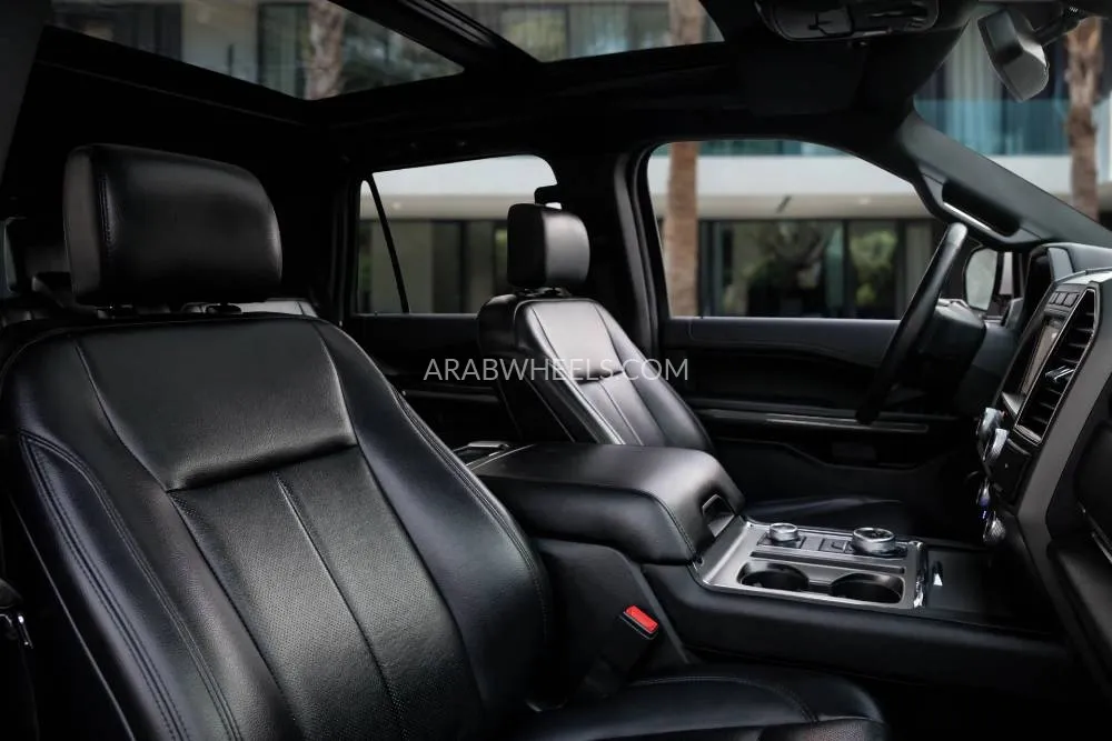 Ford Expedition 2019 for Sale in Dubai Image-11