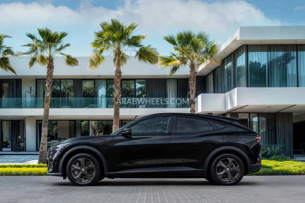 Ford Mustang Mach E 2022 for Sale in Dubai Image-2