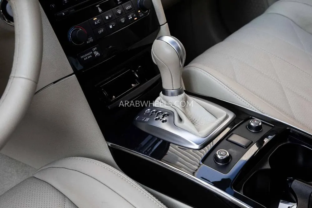 Infiniti QX70 2019 for Sale in Dubai Image-10
