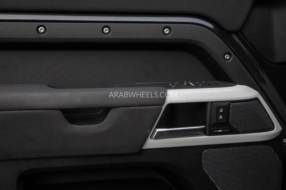 Land Rover Defender 2023 for Sale in Dubai Image-15