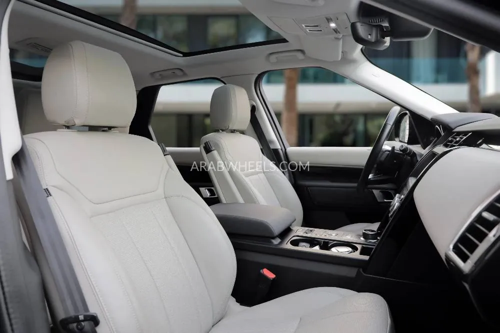 Land Rover Discovery 2019 for Sale in Dubai Image-11